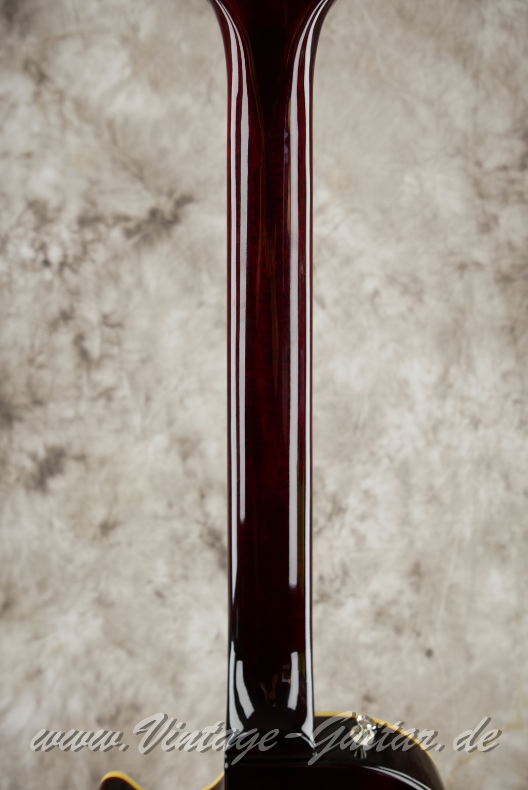 img/vintage/5845/Epiphone_Les_paul_tributeplus_2015_black cherry_china-006.JPG